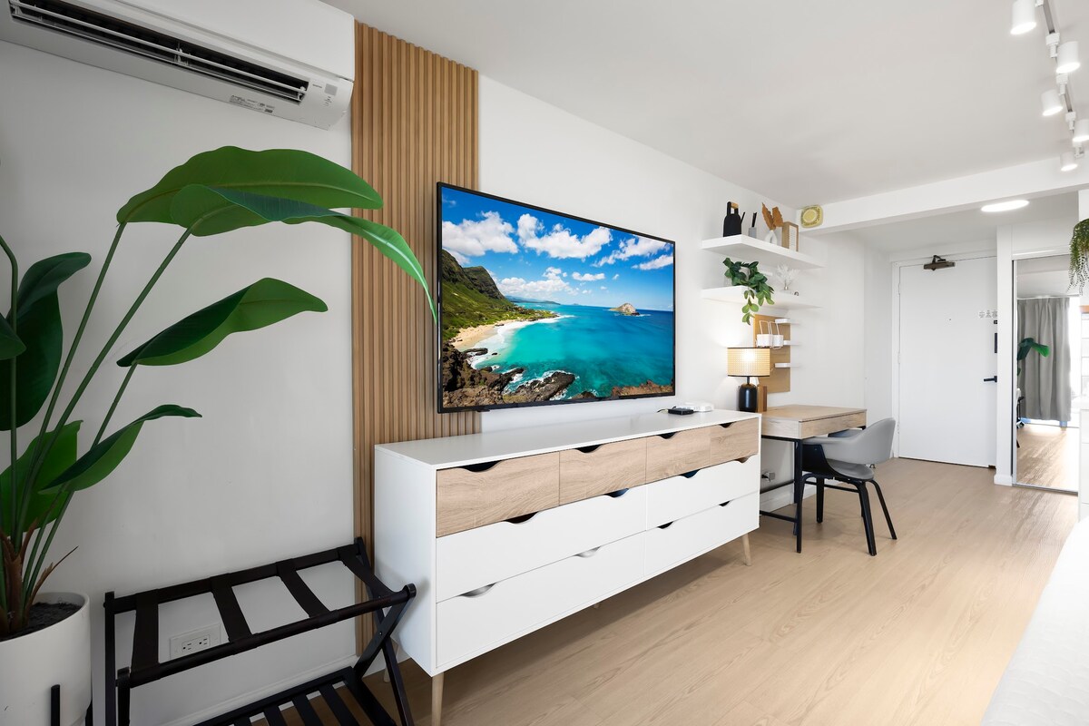 33F-High Floor Studio w/Diamond Head & Ocean Views