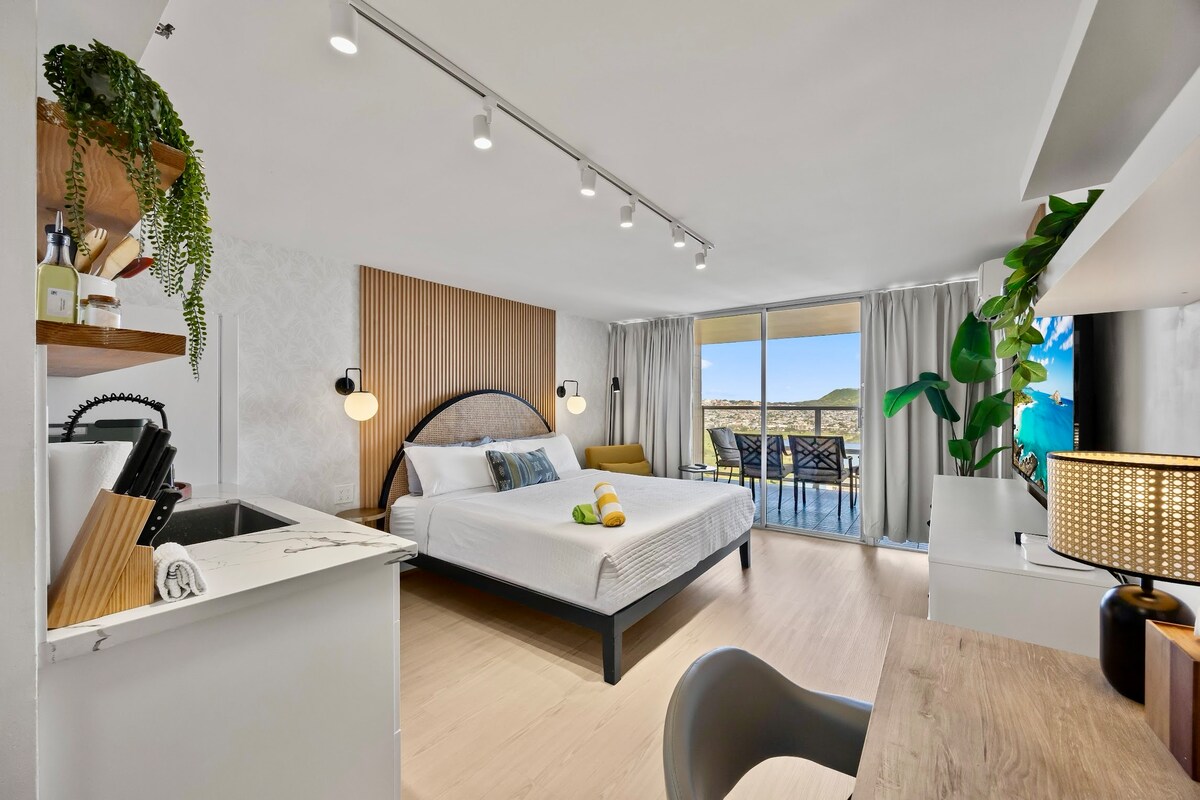 33F-High Floor Studio w/Diamond Head & Ocean Views
