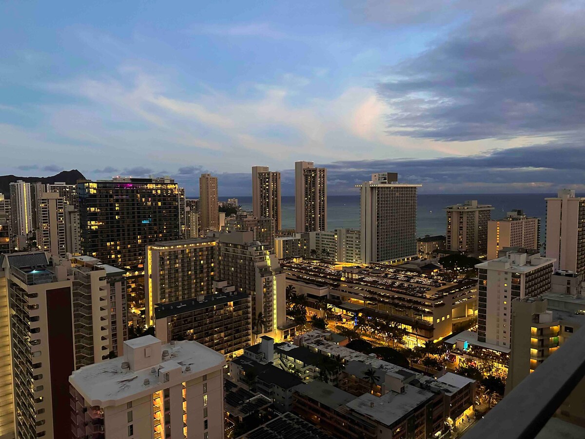 33F-High Floor Studio w/Diamond Head & Ocean Views