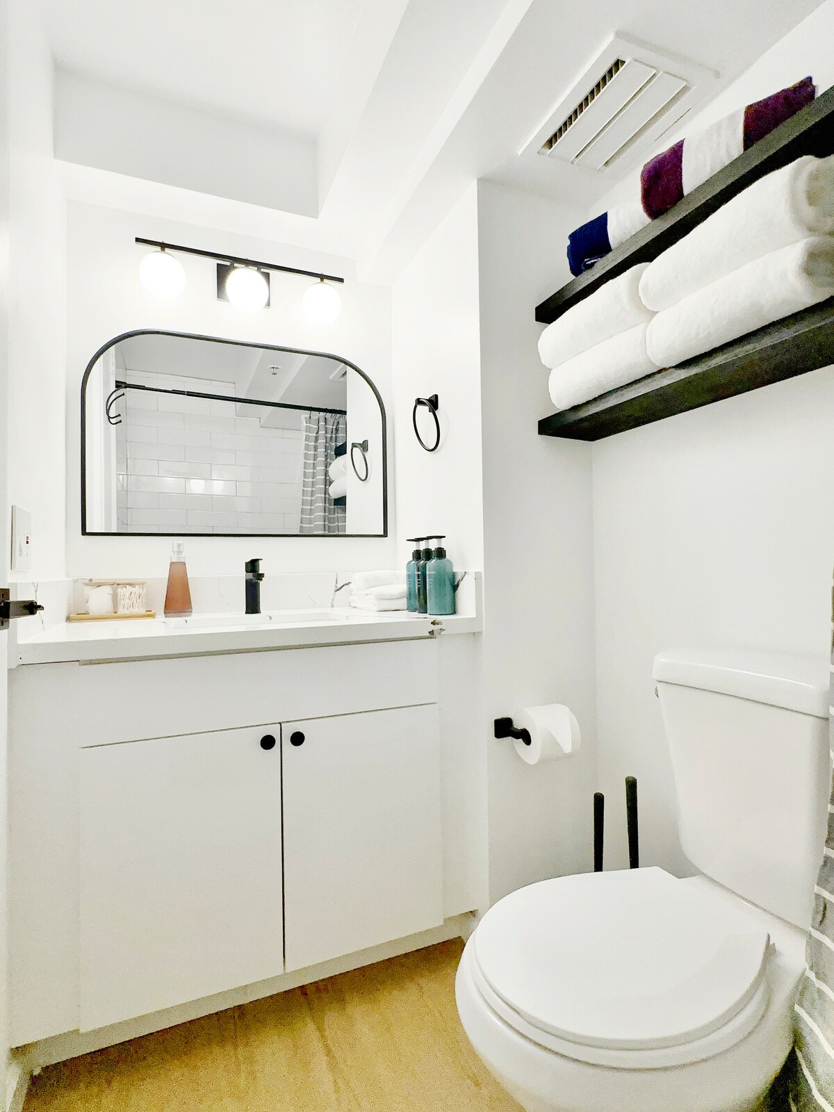 33F-High Floor Studio w/Diamond Head & Ocean Views