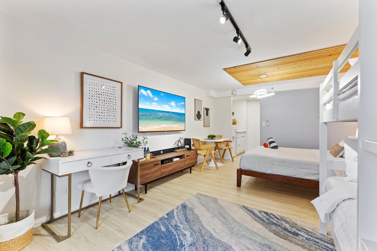15FL-Spacious Family/Group Studio-Central Waikiki!