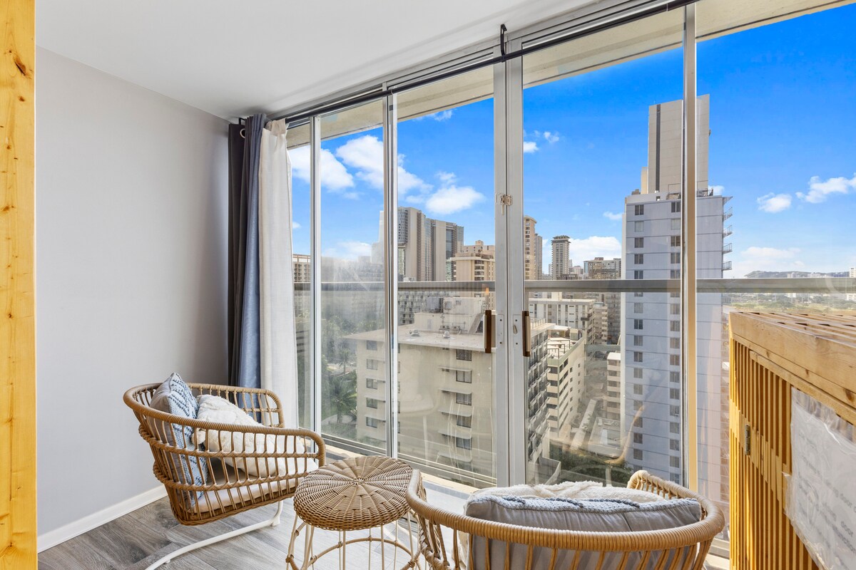 15FL-Spacious Family/Group Studio-Central Waikiki!