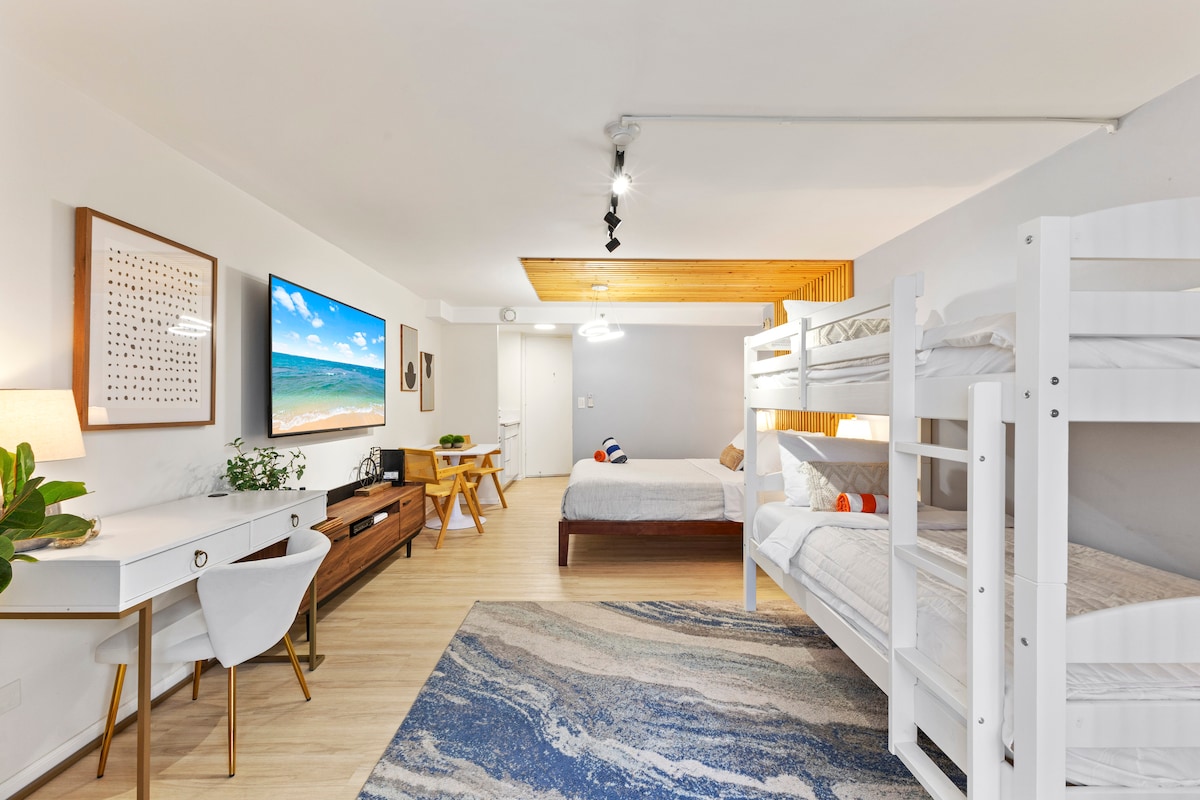 15FL-Spacious Family/Group Studio-Central Waikiki!
