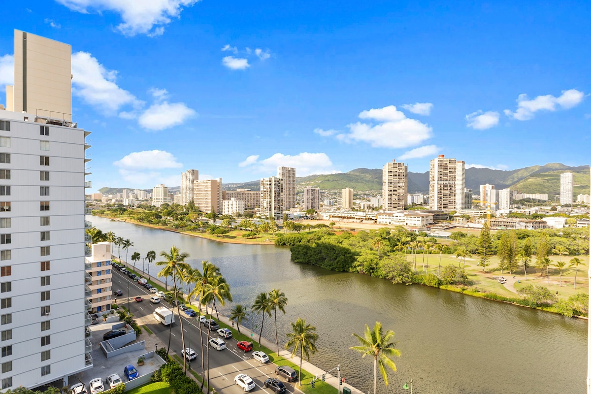 15FL-Spacious Family/Group Studio-Central Waikiki!