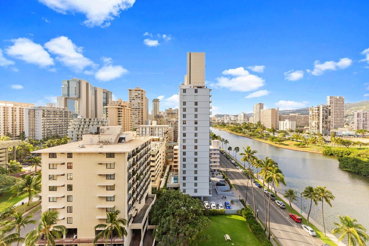 15FL-Spacious Family/Group Studio-Central Waikiki!