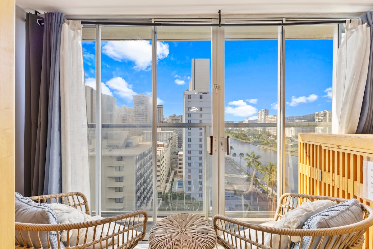 15FL-Spacious Family/Group Studio-Central Waikiki!