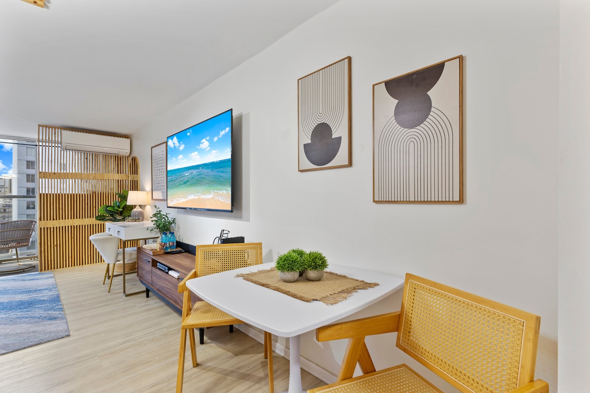 15FL-Spacious Family/Group Studio-Central Waikiki!
