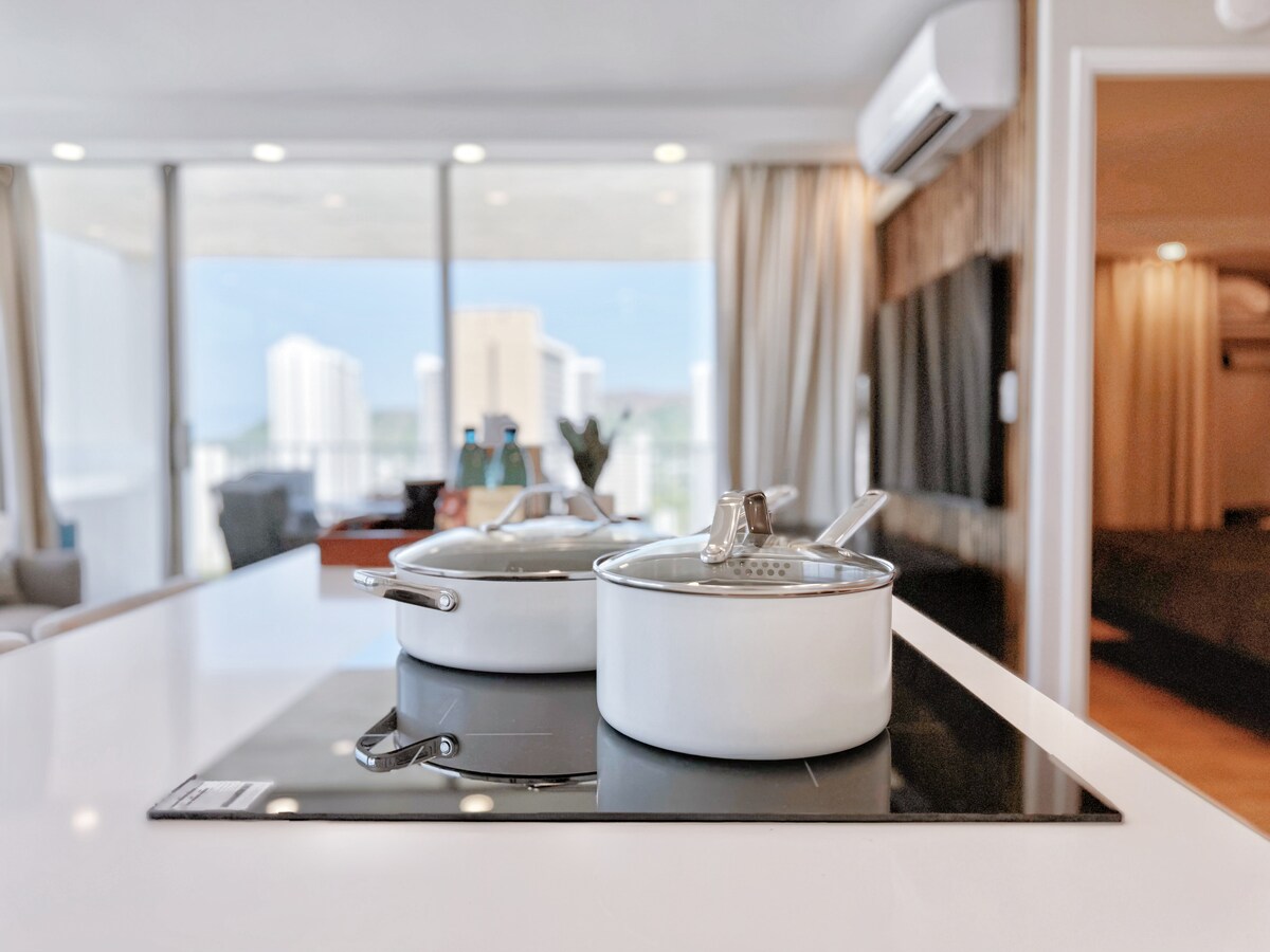 28F-Upscale Ocean View 1BR-3min Walk to Beach!