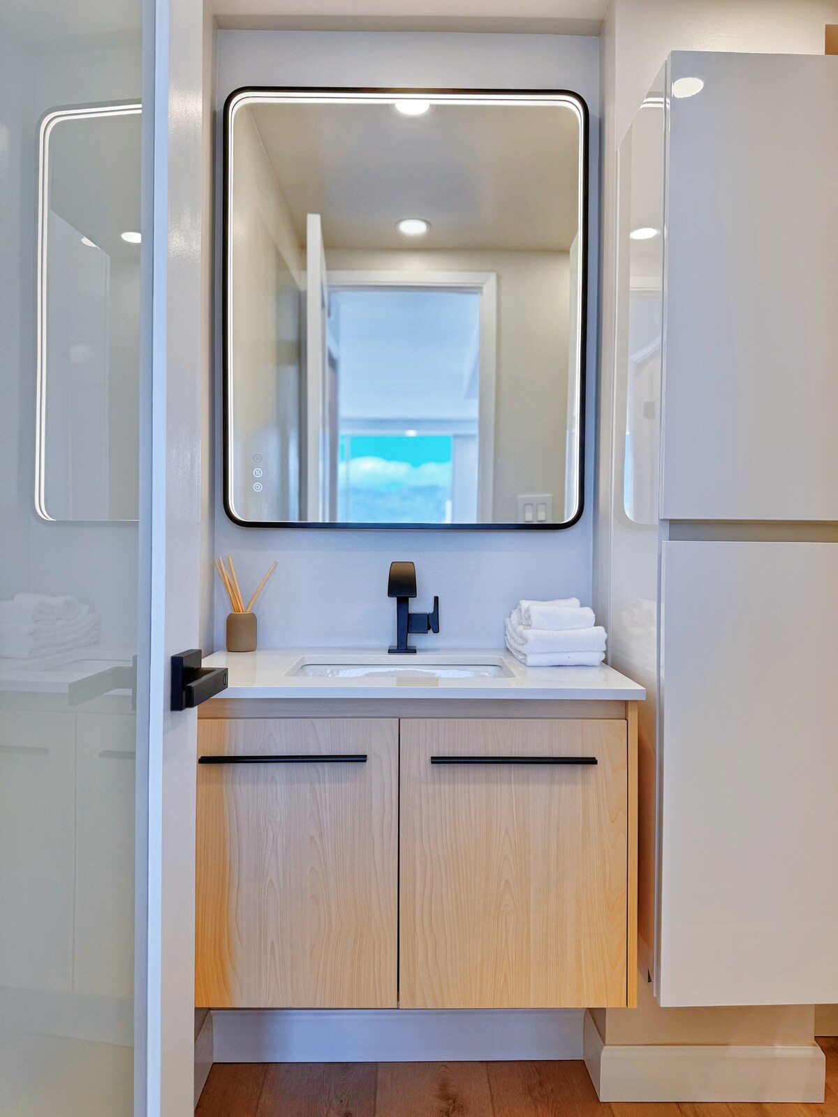 28F-Upscale Ocean View 1BR-3min Walk to Beach!