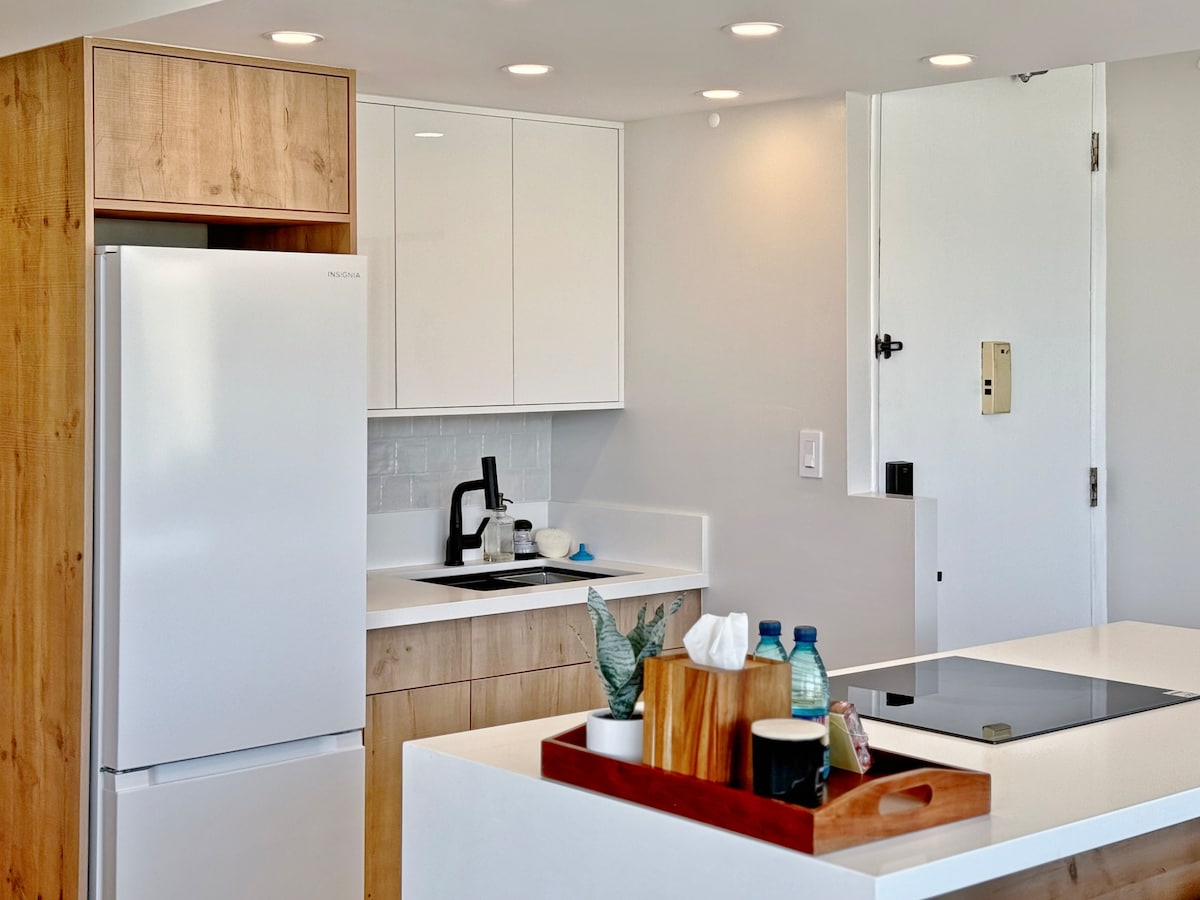 28F-Upscale Ocean View 1BR-3min Walk to Beach!