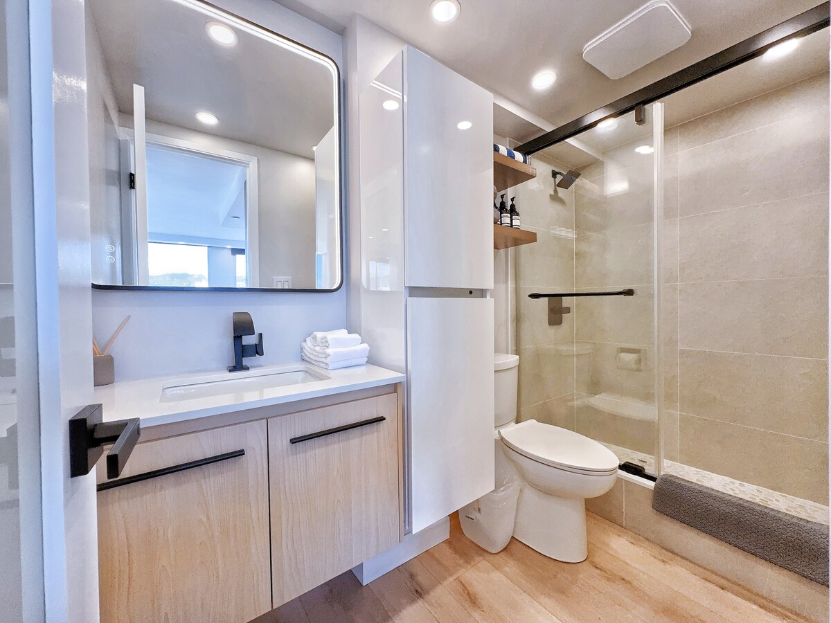 28F-Upscale Ocean View 1BR-3min Walk to Beach!