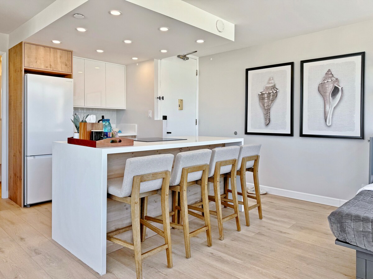 28F-Upscale Ocean View 1BR-3min Walk to Beach!