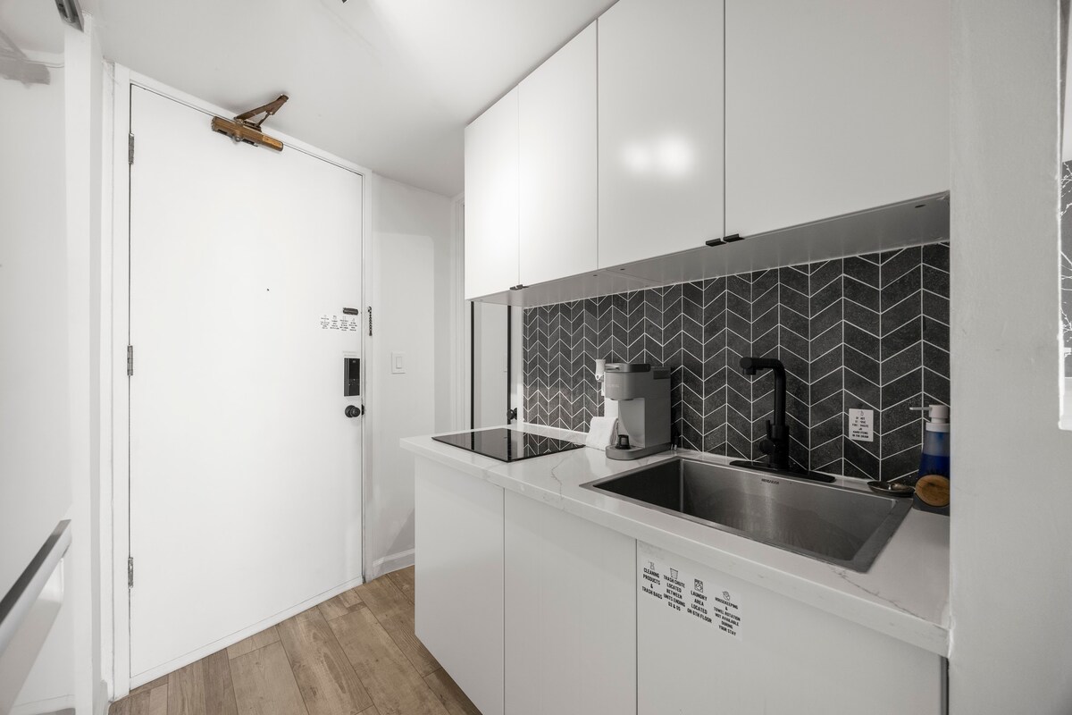34F-Island Colony Studio-City/Partial Ocean Views