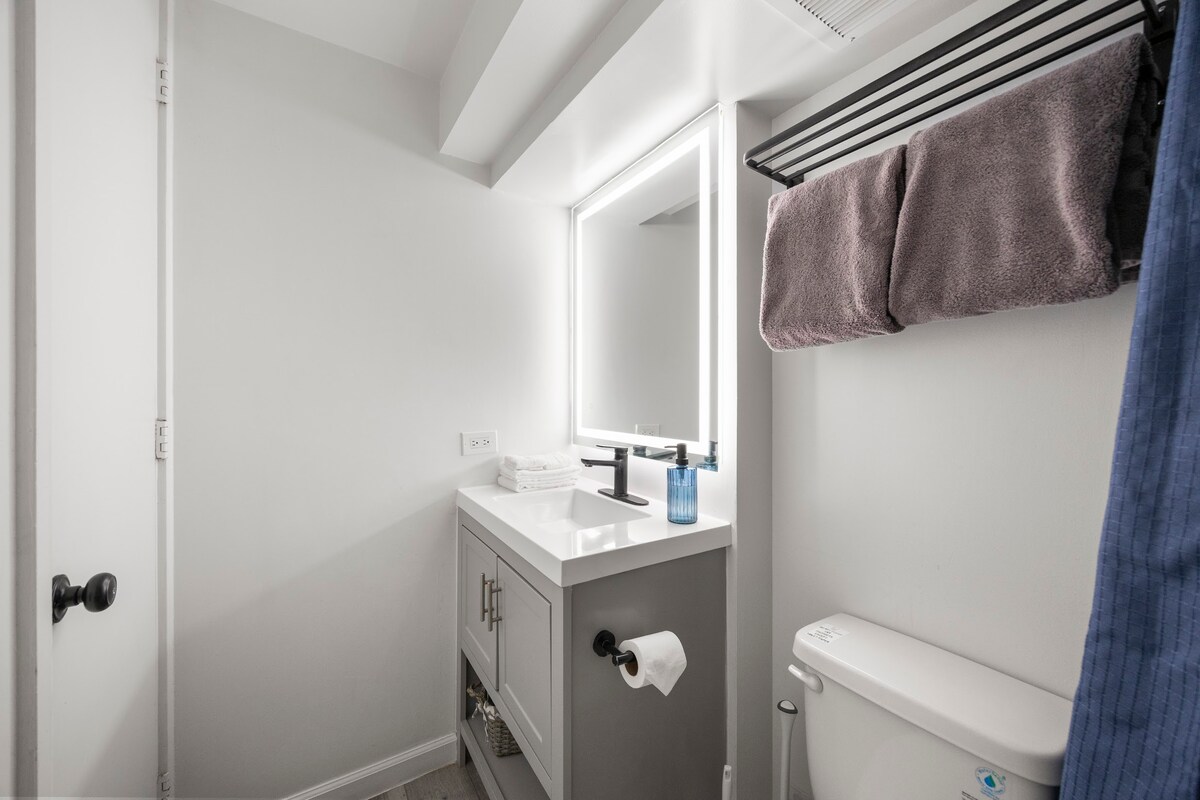 34F-Island Colony Studio-City/Partial Ocean Views