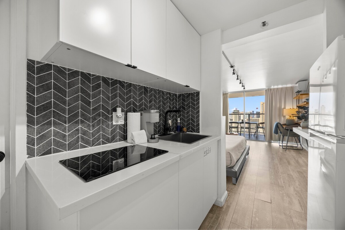 34F-Island Colony Studio-City/Partial Ocean Views