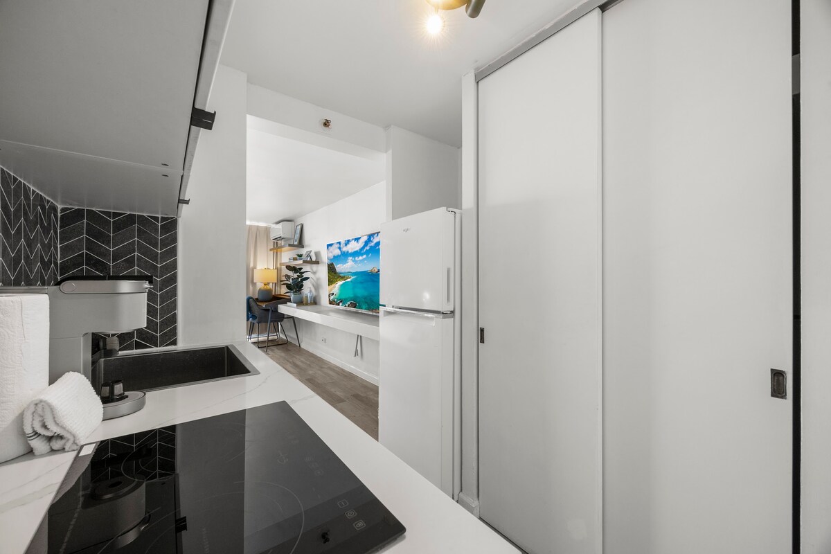 34F-Island Colony Studio-City/Partial Ocean Views