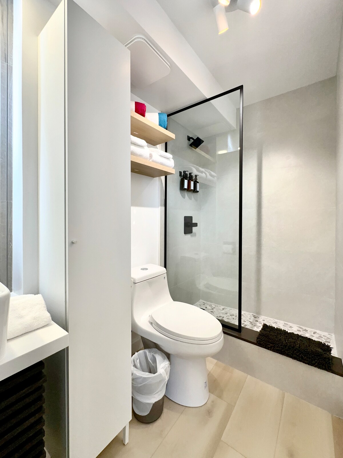 Penthouse Upscale Oceanview King Studio Near Beach