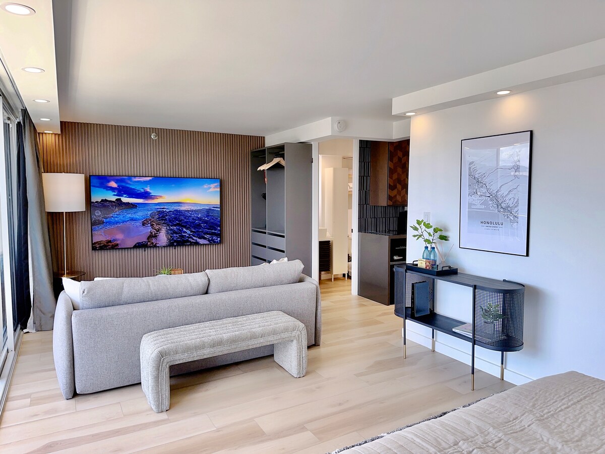 Penthouse Upscale Oceanview King Studio Near Beach
