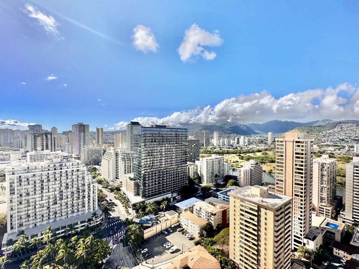 Penthouse Upscale Oceanview King Studio Near Beach