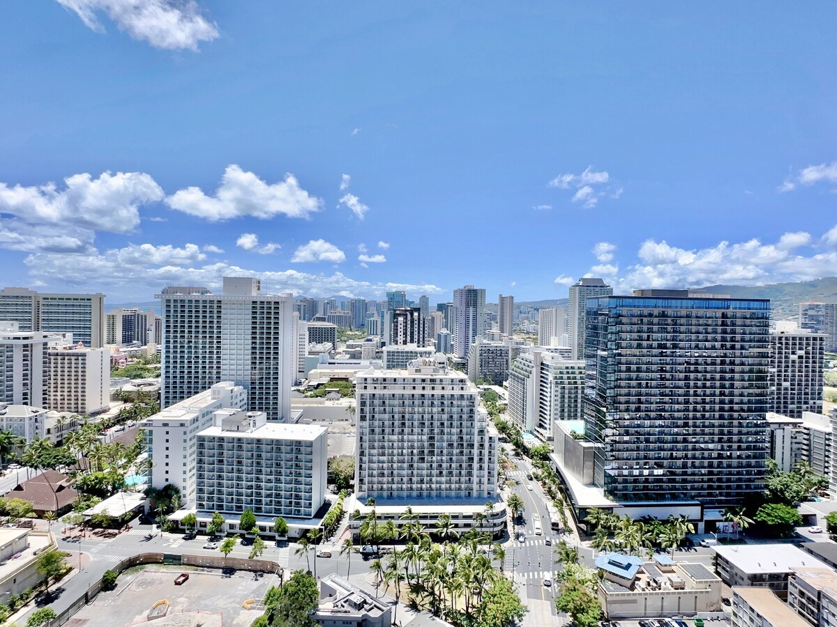 Penthouse Upscale Oceanview King Studio Near Beach