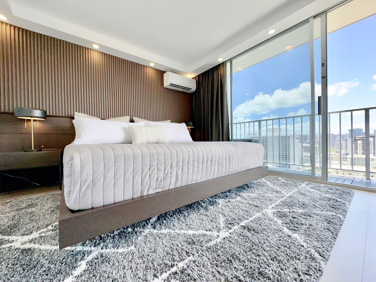 Penthouse Upscale Oceanview King Studio Near Beach