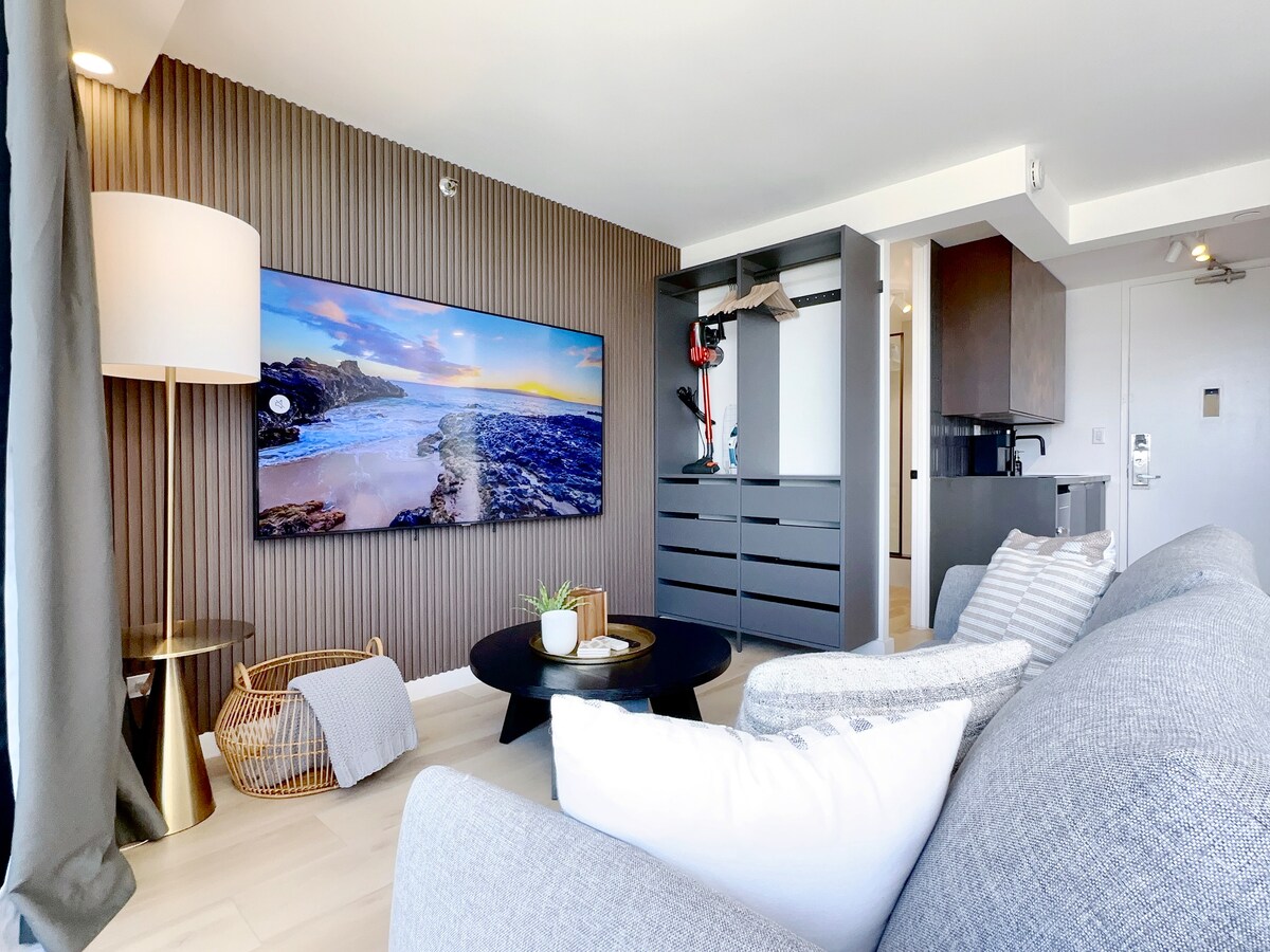 Penthouse Upscale Oceanview King Studio Near Beach