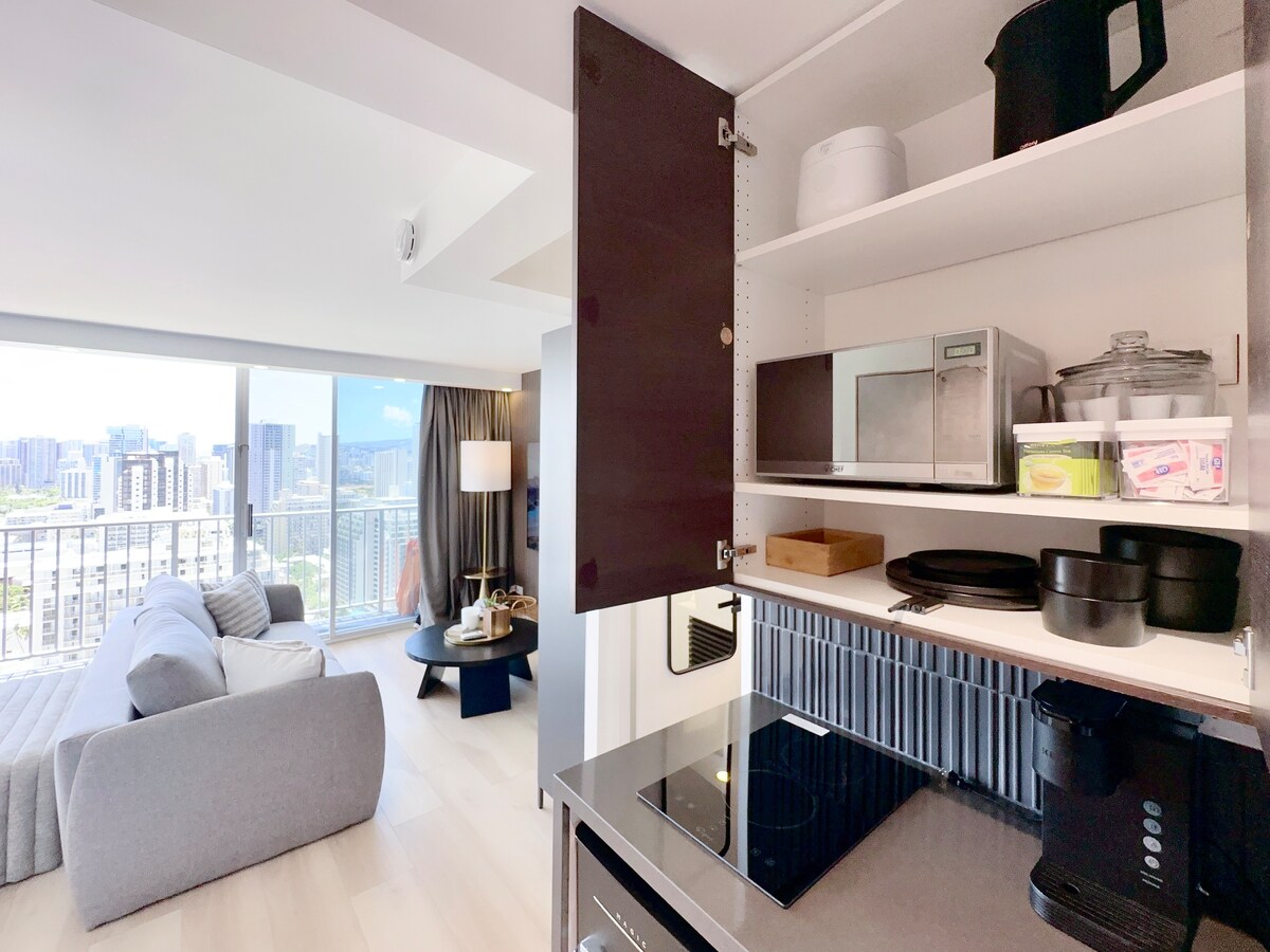 Penthouse Upscale Oceanview King Studio Near Beach