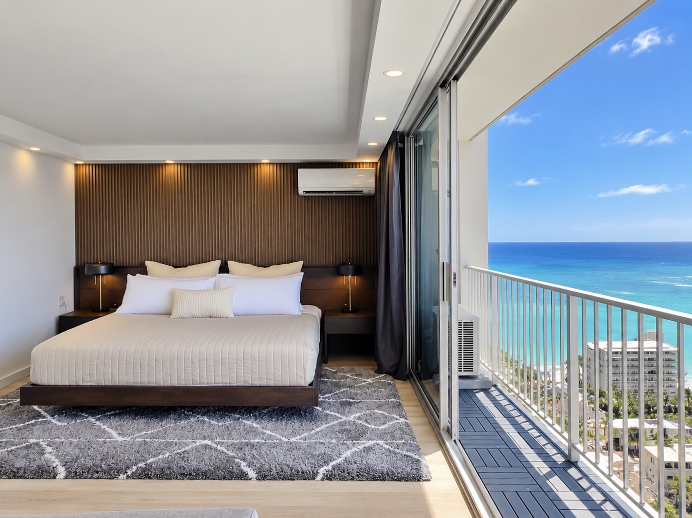 Penthouse Upscale Oceanview King Studio Near Beach