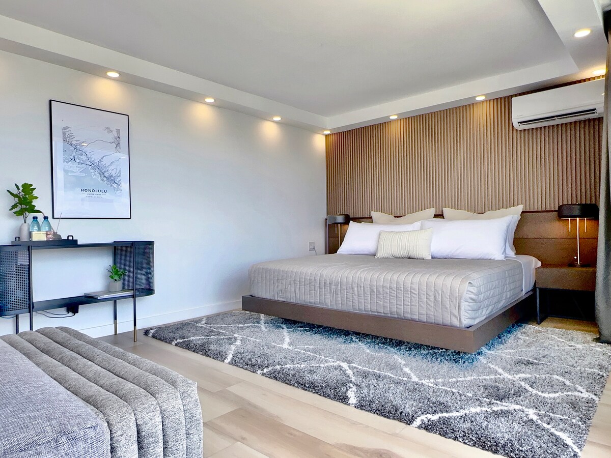 Penthouse Upscale Oceanview King Studio Near Beach