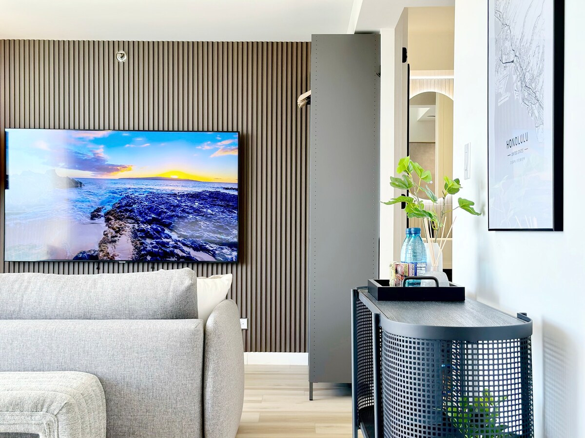 Penthouse Upscale Oceanview King Studio Near Beach