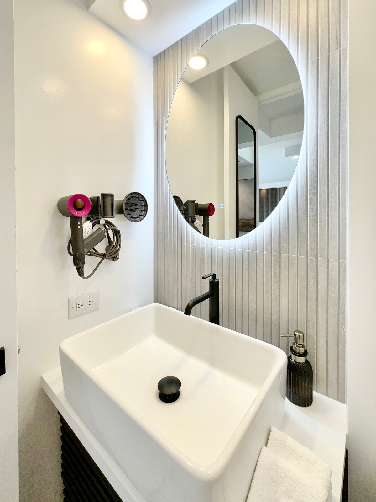 Penthouse Upscale Oceanview King Studio Near Beach