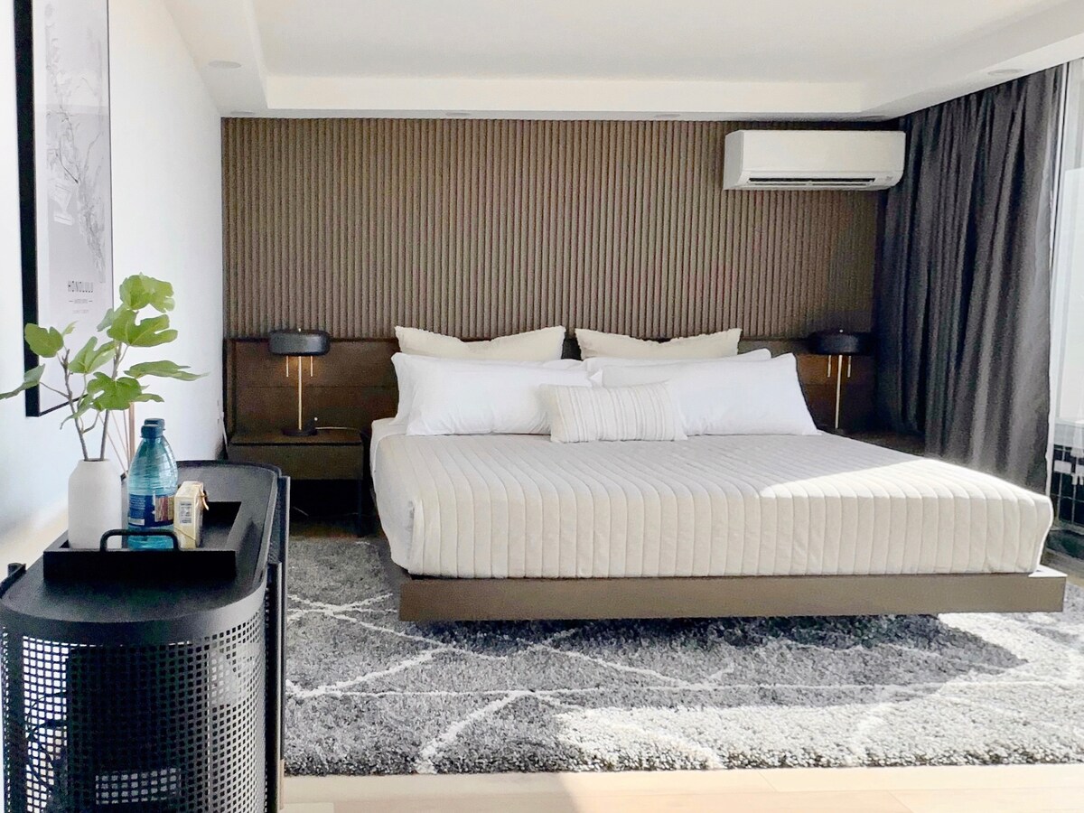 Penthouse Upscale Oceanview King Studio Near Beach