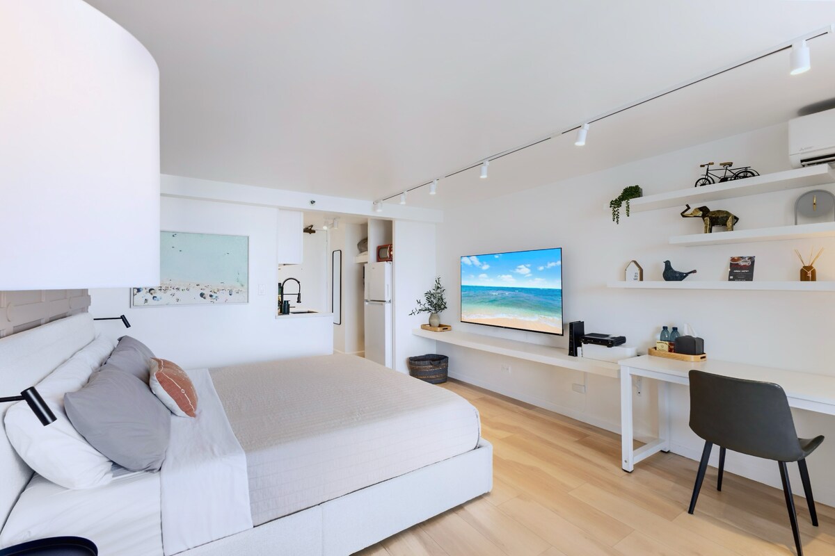33FL-Gorgeous Waikiki Studio w/City & Ocean Views