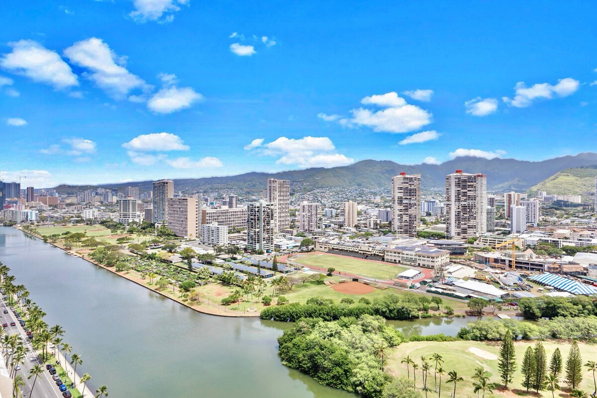 33FL-Gorgeous Waikiki Studio w/City & Ocean Views