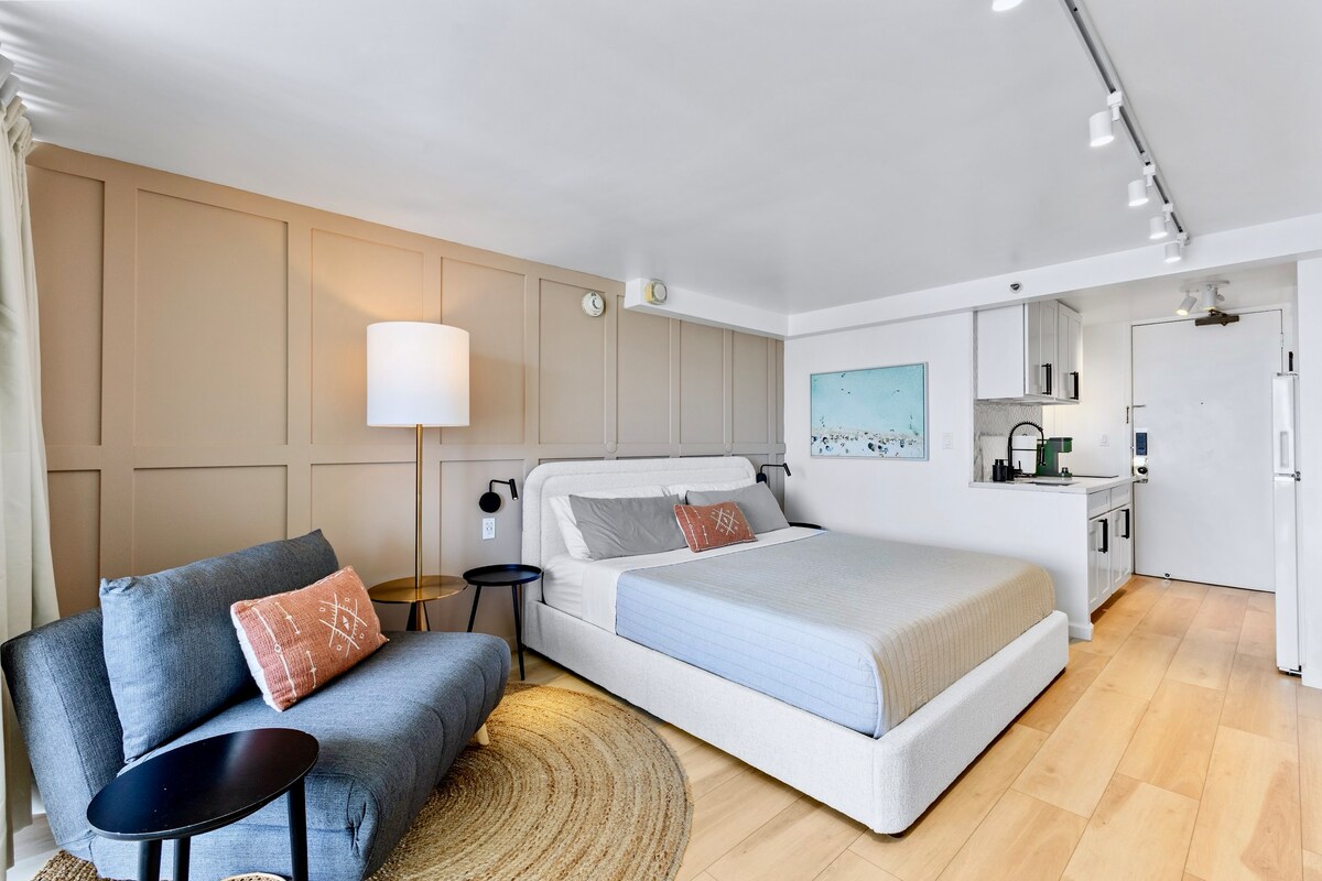 33FL-Gorgeous Waikiki Studio w/City & Ocean Views