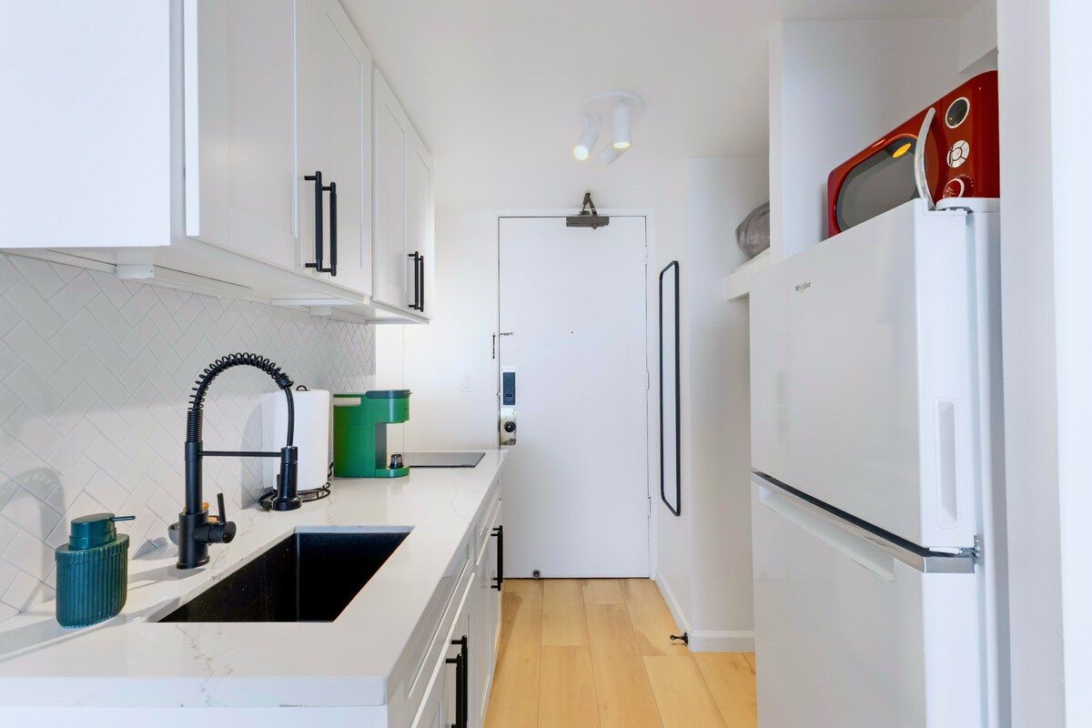 33FL-Gorgeous Waikiki Studio w/City & Ocean Views