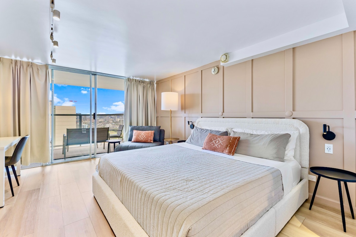 33FL-Gorgeous Waikiki Studio w/City & Ocean Views