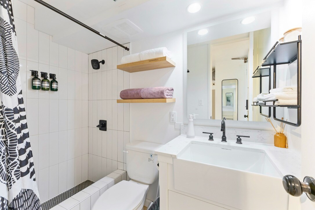 33FL-Gorgeous Waikiki Studio w/City & Ocean Views