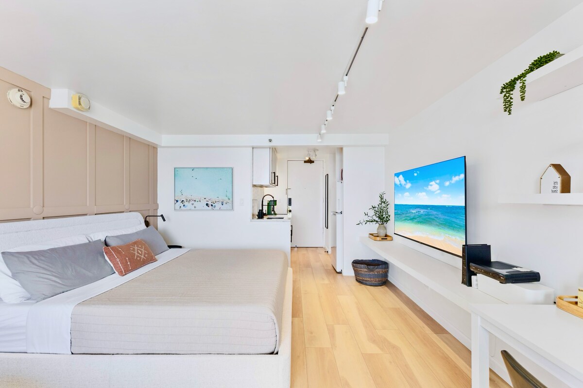 33FL-Gorgeous Waikiki Studio w/City & Ocean Views