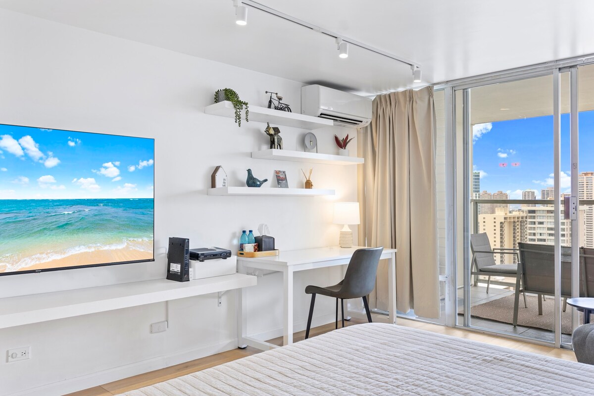 33FL-Gorgeous Waikiki Studio w/City & Ocean Views