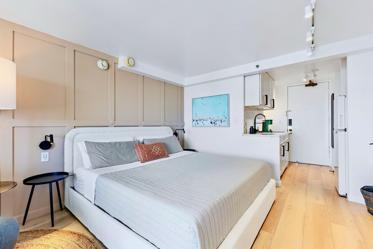 33FL-Gorgeous Waikiki Studio w/City & Ocean Views