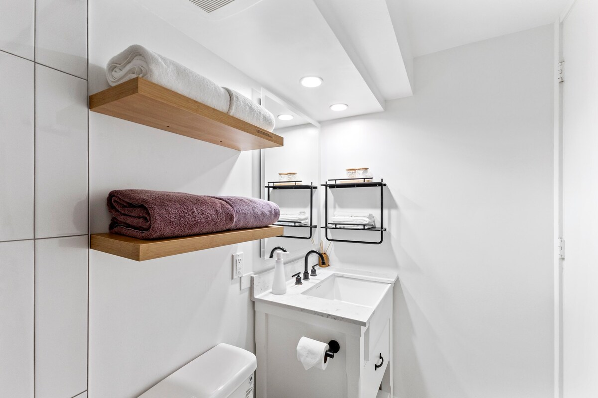 33FL-Gorgeous Waikiki Studio w/City & Ocean Views