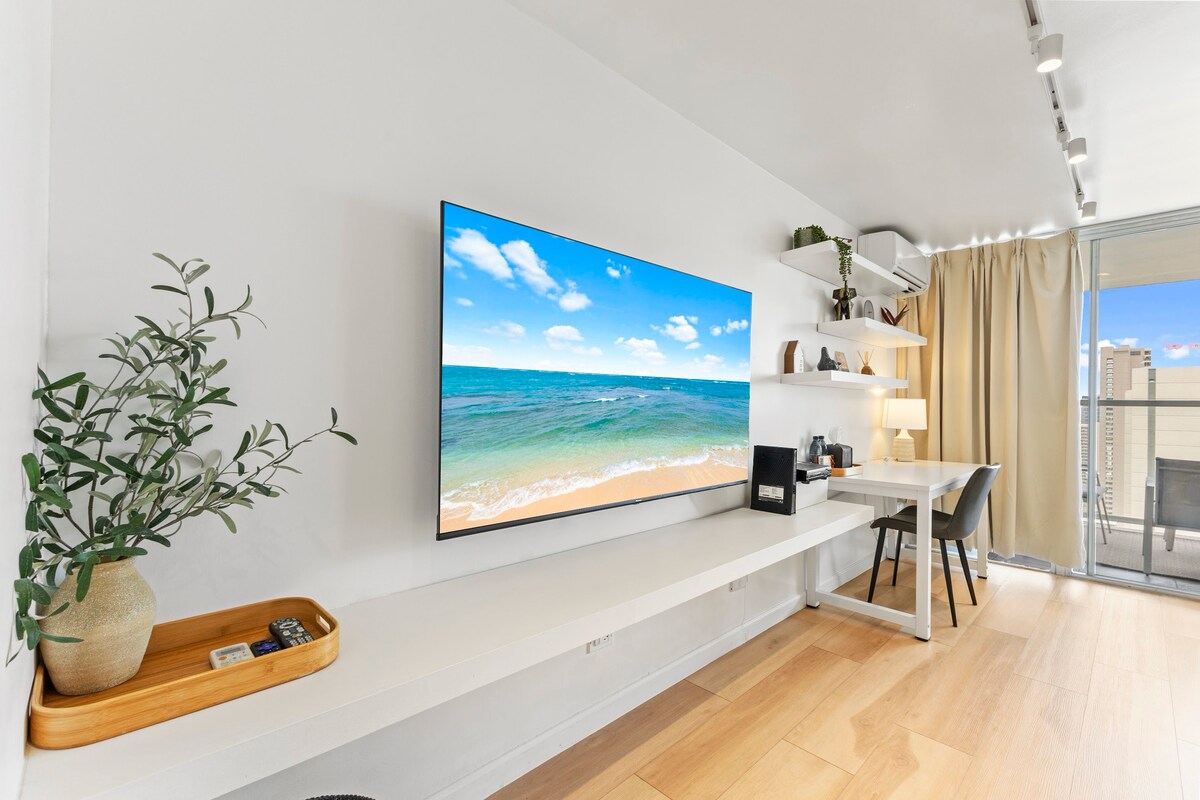 33FL-Gorgeous Waikiki Studio w/City & Ocean Views