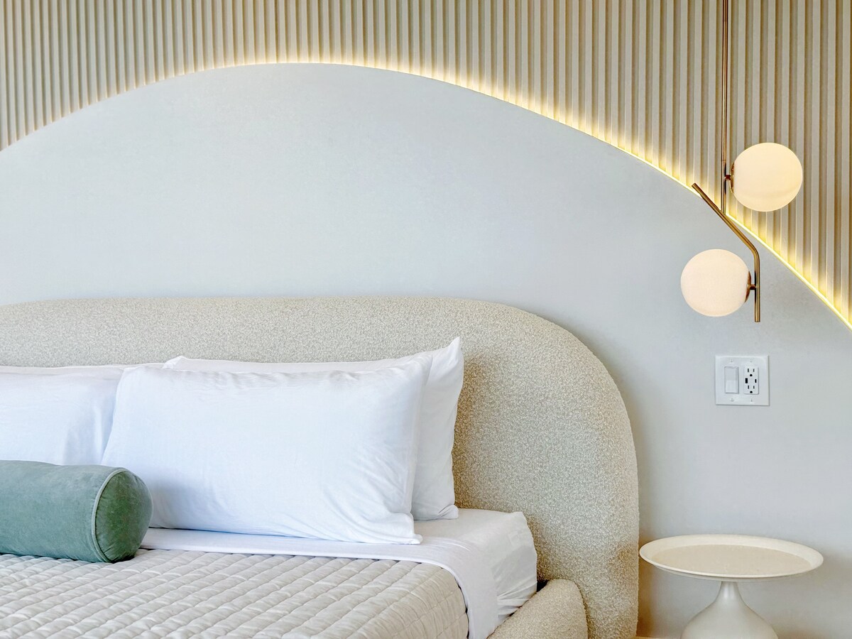 Top FL-Luxury Ocean View King Suite-Waikiki Beach~