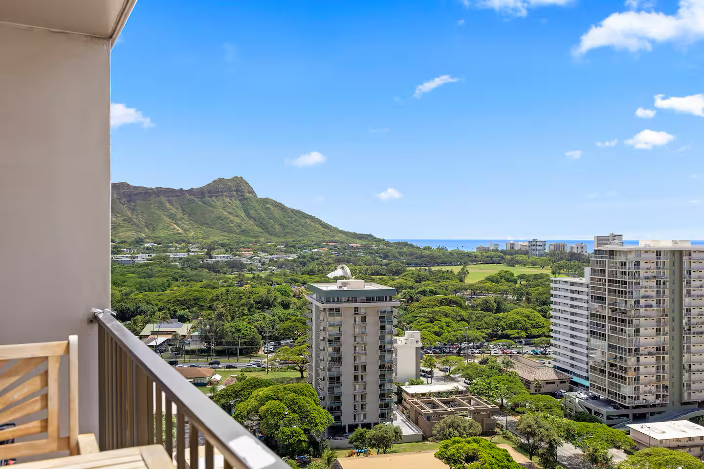 21F-Beautiful Diamond Head View-1BR w/Free Parking