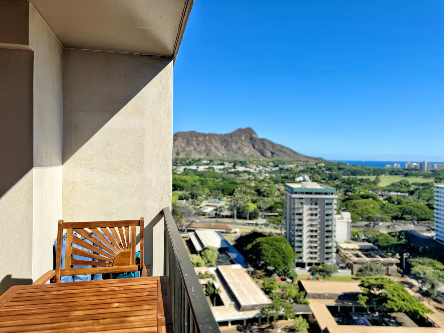 21F-Beautiful Diamond Head View-1BR w/Free Parking