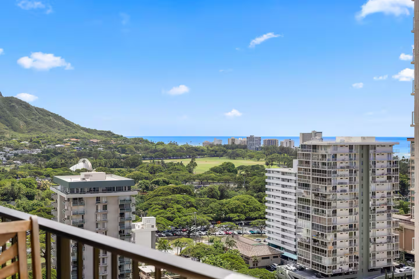 21F-Beautiful Diamond Head View-1BR w/Free Parking