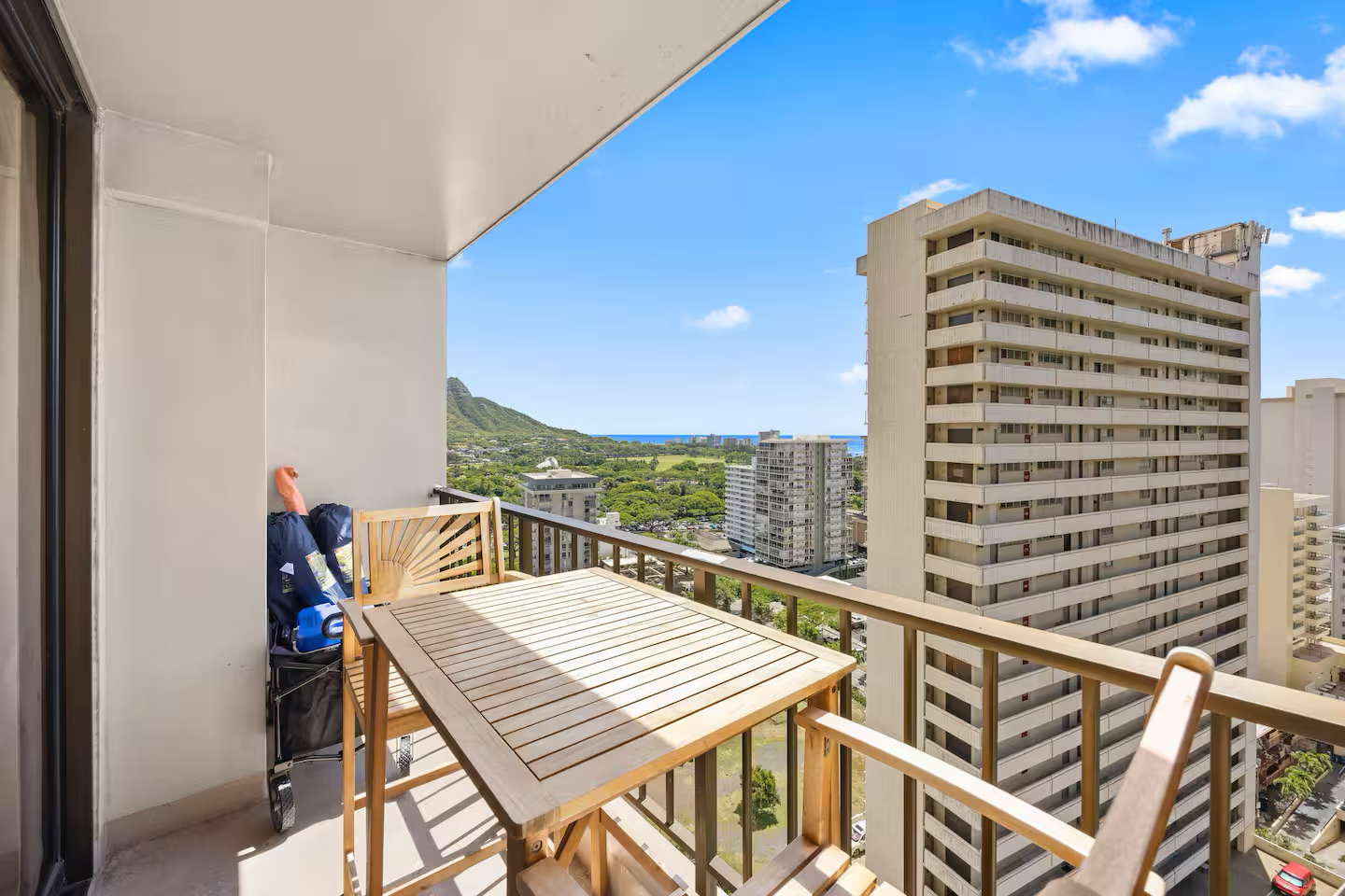21F-Beautiful Diamond Head View-1BR w/Free Parking