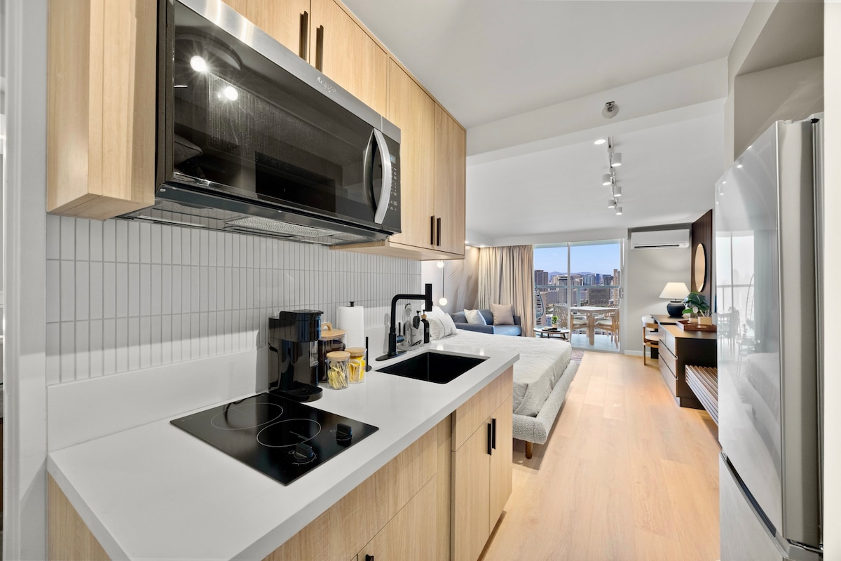 41F-Stunning High-FL Studio w/Ocean & City Views