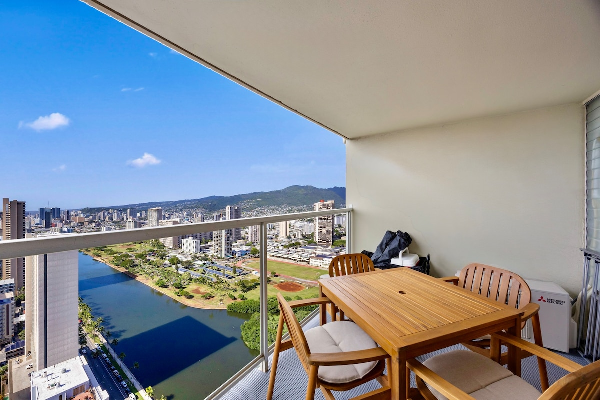 41F-Stunning High-FL Studio w/Ocean & City Views